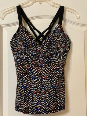 Title Nine Swim top swimsuit 32DD Small Medium geometric underwire black tankini